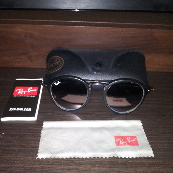 Rayban sunglasses - Picture 1 of 3
